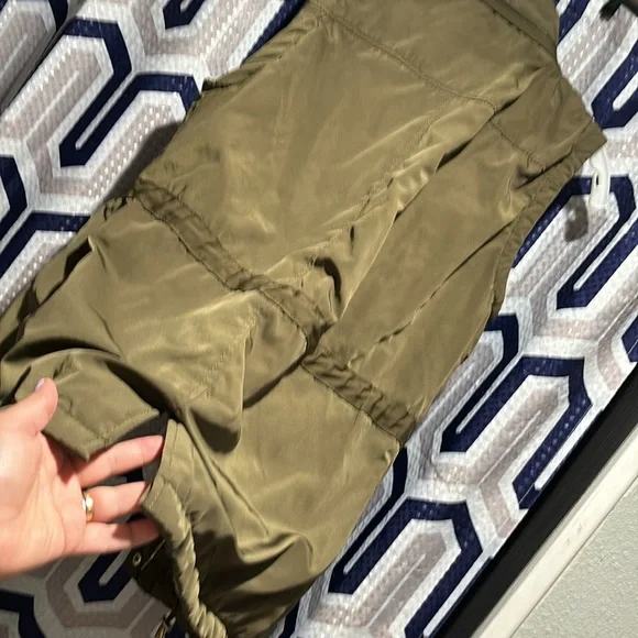 YMI vest sorry no hoodie size (M) - Picture 7 of 9